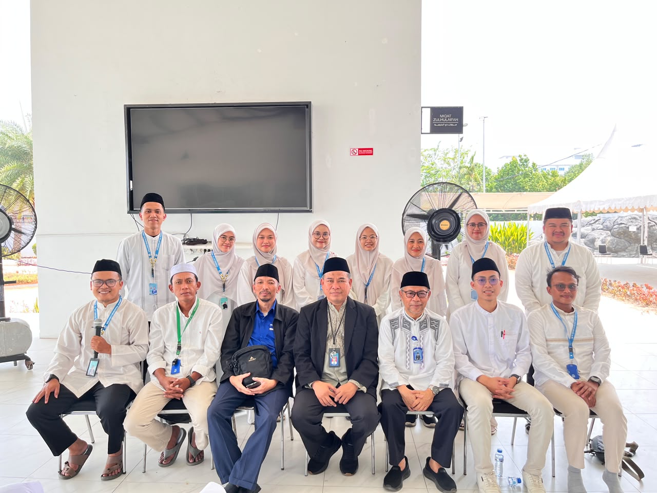 Para pimpinan dan Guru dalam kegiatan Salam SD Al Azhar 41 Karawang